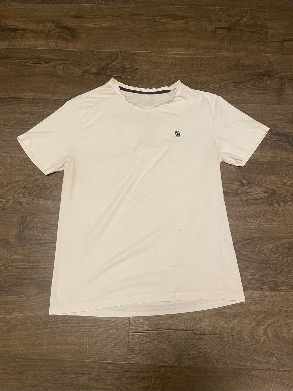 Men’s White US Polo Assn. V-Neck Tee, Size Large
Flaw on Front
